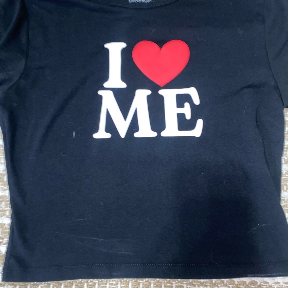 I ❤️ me shirt never been worn in great condition